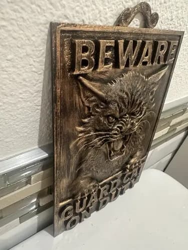 Estatua De Pared Warning Beware Of Guard Cat - A Pedido Dorado