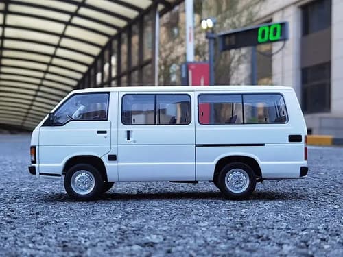 Kyosho  1/18 Toyota Hiace - A Pedido_exkarg 3