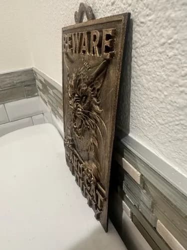 Estatua De Pared Warning Beware Of Guard Cat - A Pedido Dorado 2