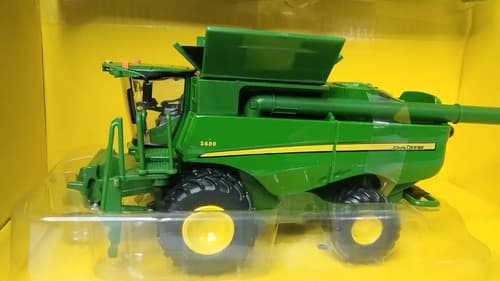 Cosechadora Miniatura John Deere S680 Prestige 1/64, Color Verde 3