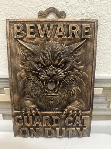 Estatua De Pared Warning Beware Of Guard Cat - A Pedido Dorado 3