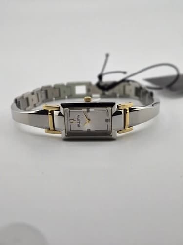 Reloj Bulova Classic Diamond Two-tone Ladies - A Pedido Plateado 3