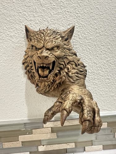 Estatua De Pared Gothic Hombre Lobo - A Pedido Dorado